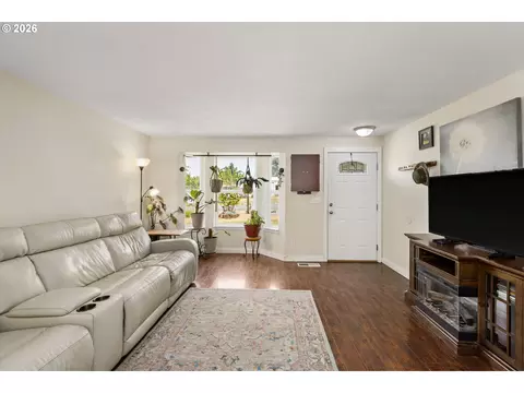 147 E 8th St, Lafayette, OR 97127 photo 7