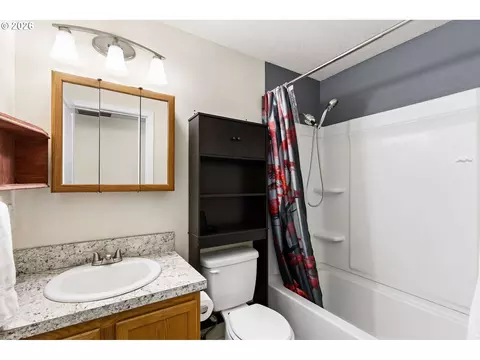 147 E 8th St, Lafayette, OR 97127 photo 22