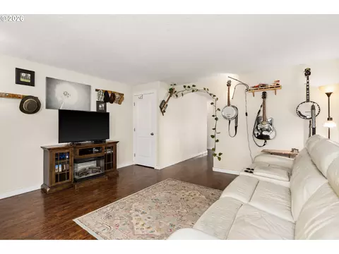147 E 8th St, Lafayette, OR 97127 photo 6