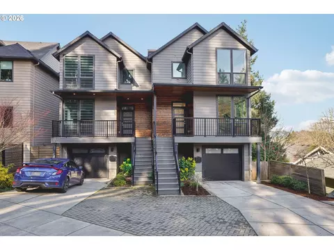 7081 SE Thorburn St, Portland, OR 97215