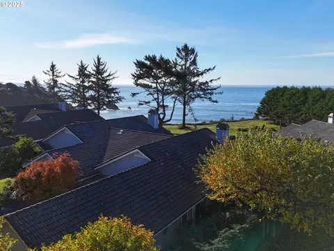 106 Schooner Bay Dr, Brookings, OR 97415