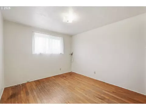 Bedroom - 1318 Quinalt St, Springfield, OR 97477 photo 3 of 7