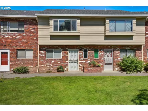 1824 NE Hogan Dr, Gresham, OR 97030