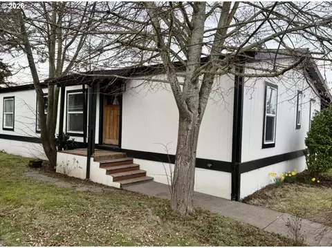 660 Village Dr #13, Molalla, OR 97038
