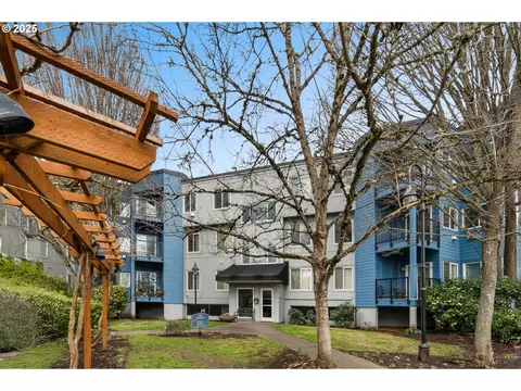 8720 SW Tualatin Rd #205, Tualatin, OR 97062