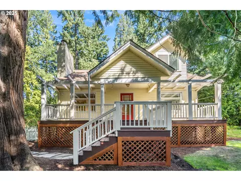 2249 SW Taylors Ferry Rd, Portland, OR 97219