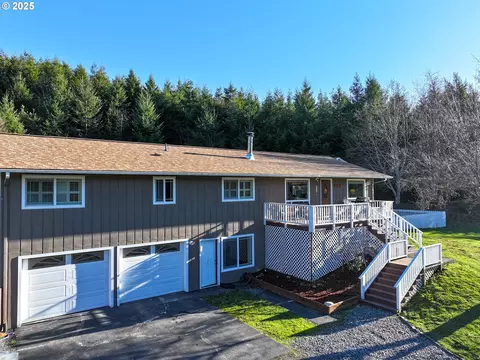 16696 Sunshine Ln, Brookings, OR 97415