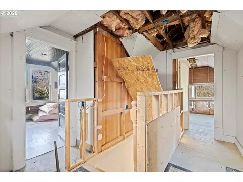Entry Way - 808 W A Loop, Rainier, OR 97048 photo 1 of 3