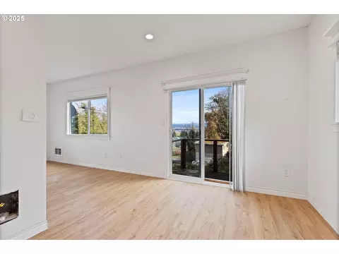 Living - 808 W A Loop, Rainier, OR 97048 photo 3 of 3