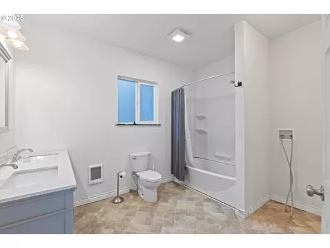 Bath - 808 W A Loop, Rainier, OR 97048 photo 1 of 1