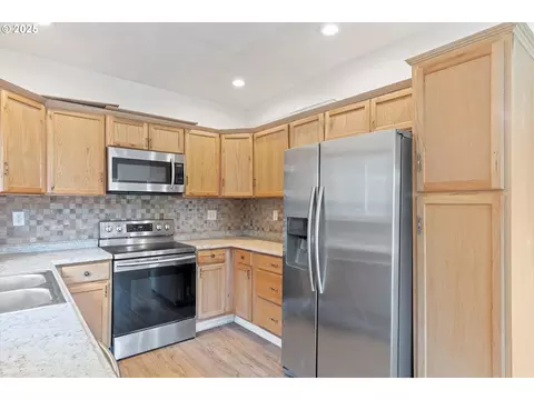 Kitchen - 808 W A Loop, Rainier, OR 97048 photo 3 of 3