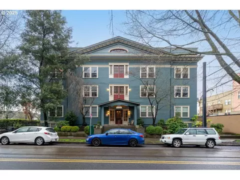 2129 NW Northrup St #7, Portland, OR 97210