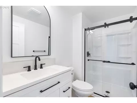 Bath - 3198 SW 16th Cir, Gresham, OR 97080 photo 2 of 2