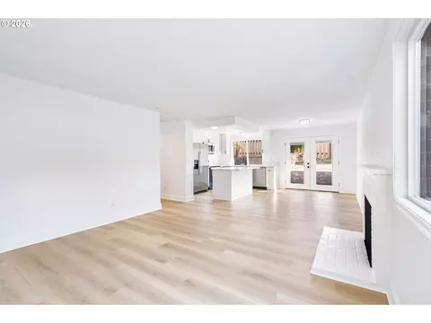 Living - 3198 SW 16th Cir, Gresham, OR 97080 photo 2 of 4