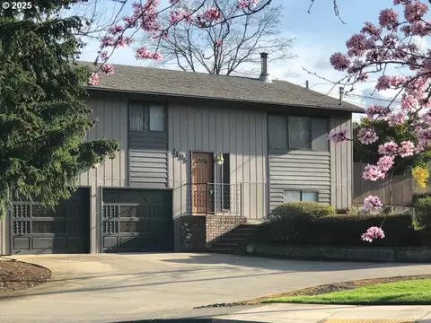 1995 NW Keasey St, Roseburg, OR 97470