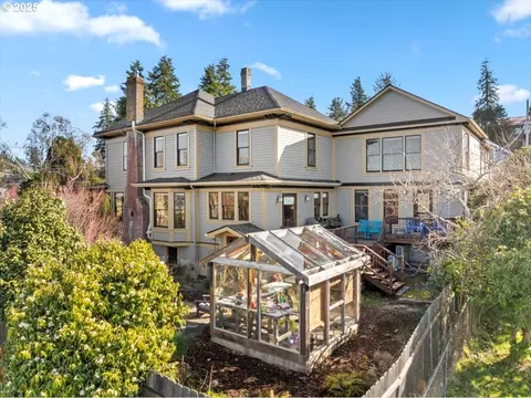 1175 11th St, Astoria, OR 97103