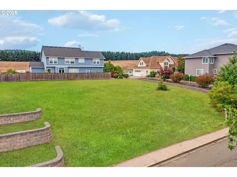 525 NW Mt Bachelor St, Mcminnville, OR 97128