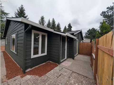 2027 SE River Rd, Hillsboro, OR 97123