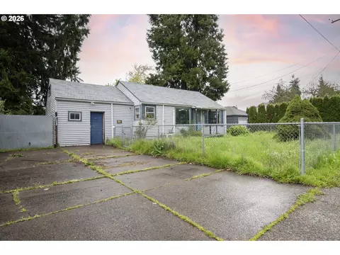 5418 A St, Springfield, OR 97478