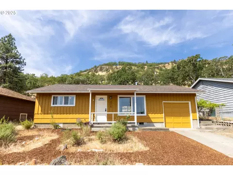 3316 W 13th St, The Dalles, OR 97058