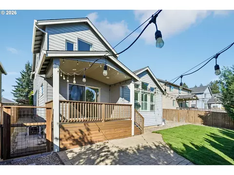 Exterior - 1086 E 1st Ave, Estacada, OR 97023 photo 9 of 11