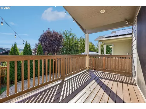 Exterior - 1086 E 1st Ave, Estacada, OR 97023 photo 3 of 11