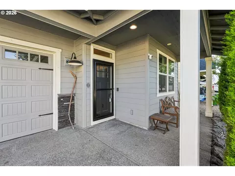 Exterior - 1086 E 1st Ave, Estacada, OR 97023 photo 2 of 11