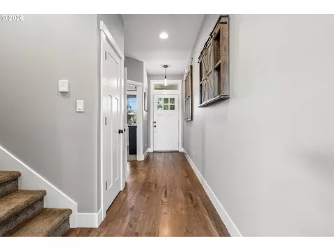 Entry Way - 1086 E 1st Ave, Estacada, OR 97023 photo 1 of 1