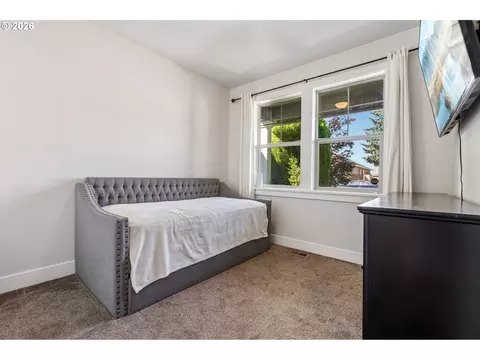 Bedroom - 1086 E 1st Ave, Estacada, OR 97023 photo 1 of 5