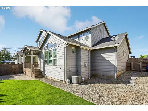 Exterior - 1086 E 1st Ave, Estacada, OR 97023 photo 10 of 11