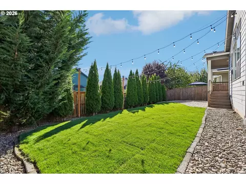 Exterior - 1086 E 1st Ave, Estacada, OR 97023 photo 7 of 11