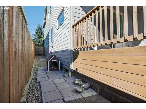 Exterior - 1086 E 1st Ave, Estacada, OR 97023 photo 5 of 11