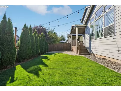 Exterior - 1086 E 1st Ave, Estacada, OR 97023 photo 8 of 11
