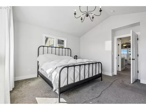 Bedroom - 1086 E 1st Ave, Estacada, OR 97023 photo 3 of 5