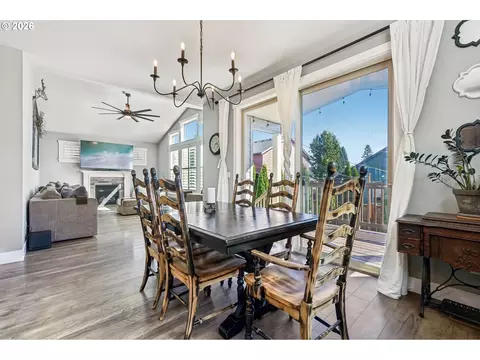 Dining - 1086 E 1st Ave, Estacada, OR 97023 photo 3 of 3