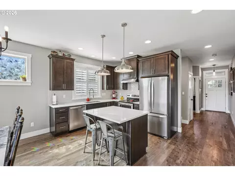 Kitchen - 1086 E 1st Ave, Estacada, OR 97023 photo 1 of 2