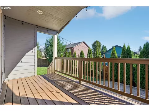 Exterior - 1086 E 1st Ave, Estacada, OR 97023 photo 4 of 11