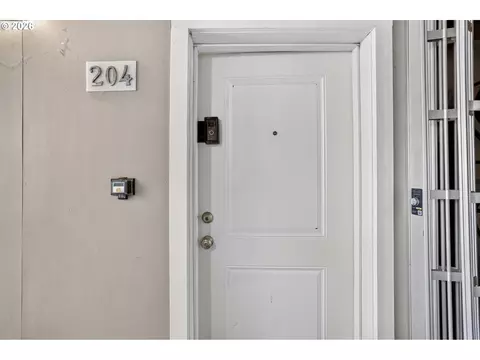 8120 N Interstate Ave #204, Portland, OR 97217