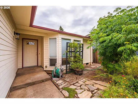 Exterior - 3457 Mahlon Ave, Eugene, OR 97401 photo 3 of 10