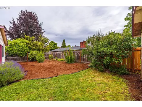 Exterior - 3457 Mahlon Ave, Eugene, OR 97401 photo 6 of 10