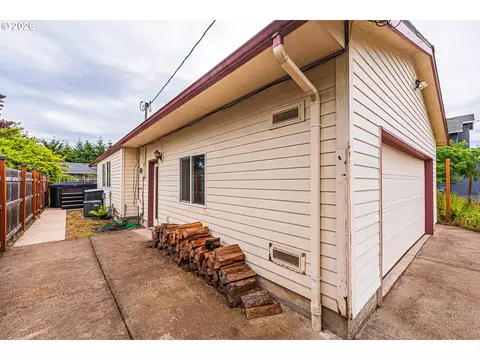 Exterior - 3457 Mahlon Ave, Eugene, OR 97401 photo 9 of 10