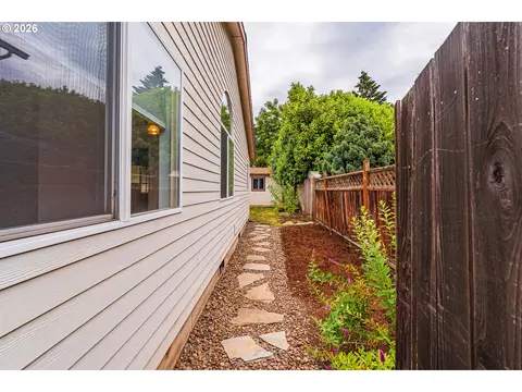 Exterior - 3457 Mahlon Ave, Eugene, OR 97401 photo 5 of 10
