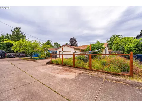 Exterior - 3457 Mahlon Ave, Eugene, OR 97401 photo 4 of 10