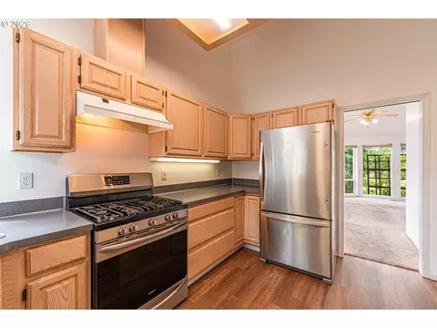 Kitchen - 3457 Mahlon Ave, Eugene, OR 97401 photo 2 of 2