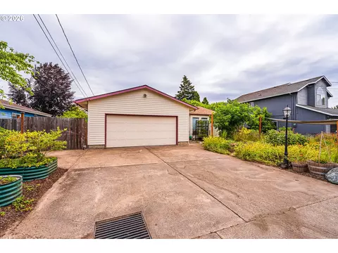 Exterior - 3457 Mahlon Ave, Eugene, OR 97401 photo 1 of 10