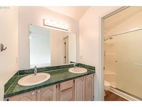 Bath - 3457 Mahlon Ave, Eugene, OR 97401 photo 2 of 2