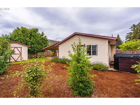 Exterior - 3457 Mahlon Ave, Eugene, OR 97401 photo 8 of 10