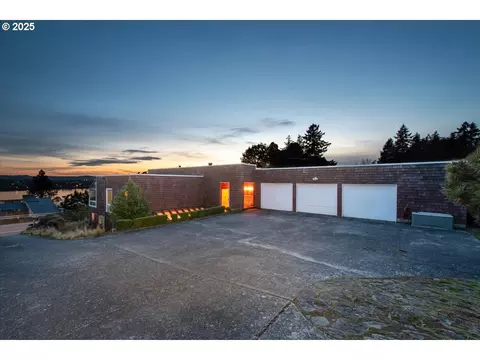 6320 Evergreen Blvd, Vancouver, WA 98661