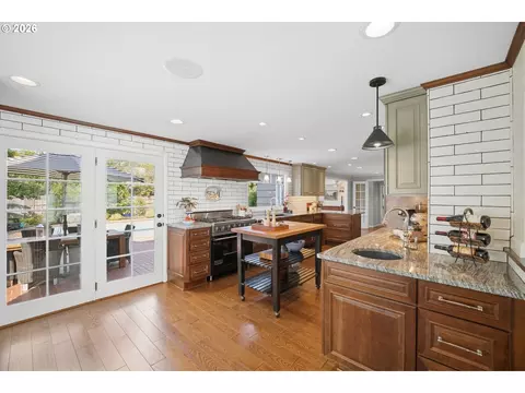 Kitchen - 1375 Flintridge Ave, Eugene, OR 97401 photo 1 of 6