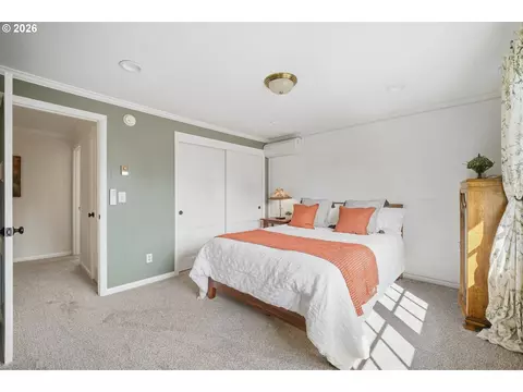Bedroom - 1375 Flintridge Ave, Eugene, OR 97401 photo 4 of 4